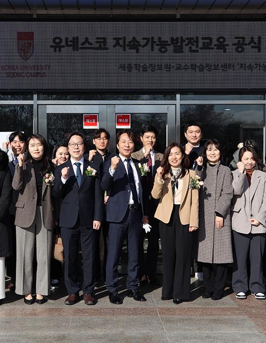 다같이 화이팅하고 있는 사진